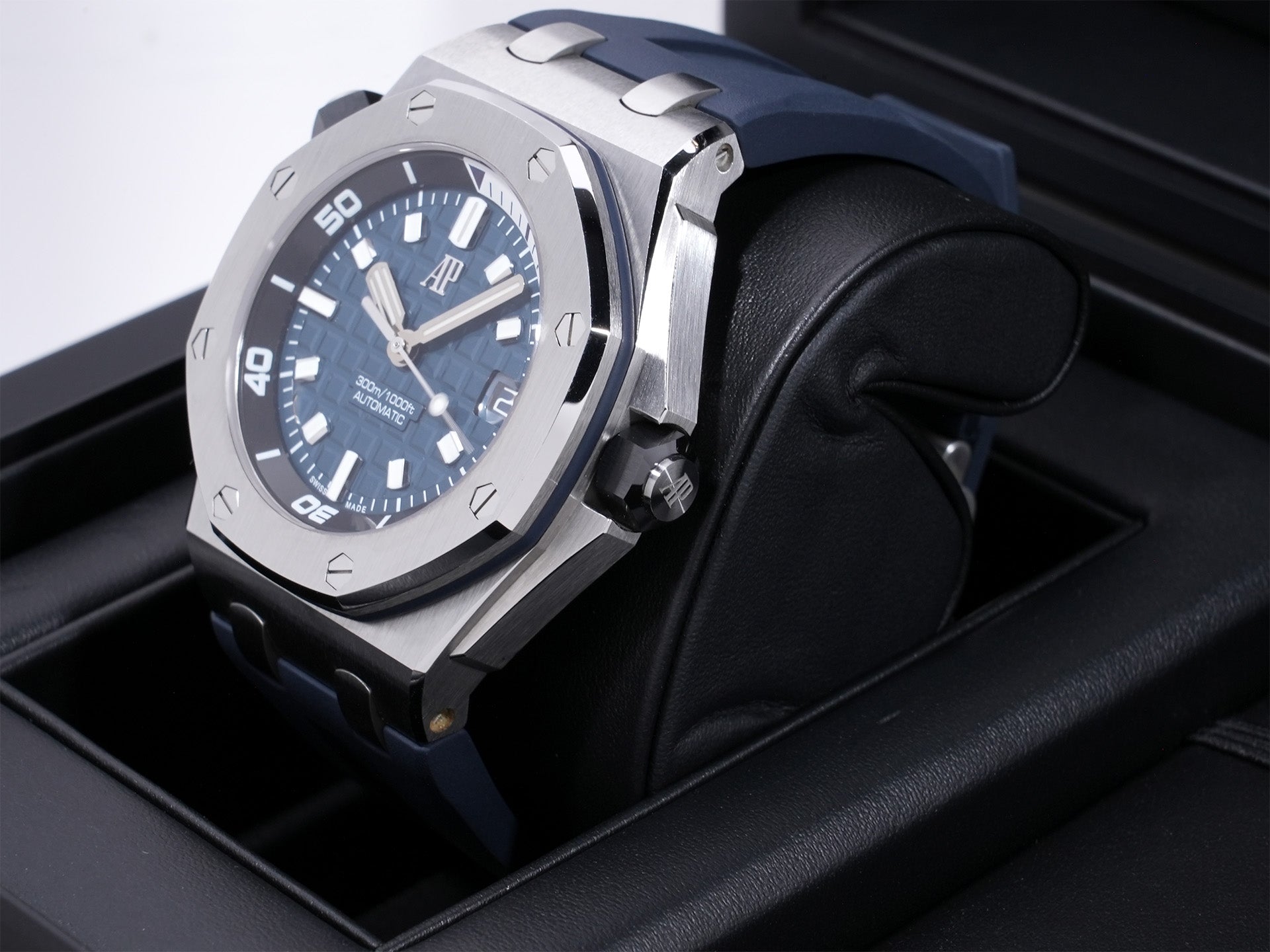 Audemars Piguet Royal Oak Offshore Diver Ref. 15720ST.OO.A027CA.01 SS Blue Dial Pre-owned (Used) gcxt74b8
