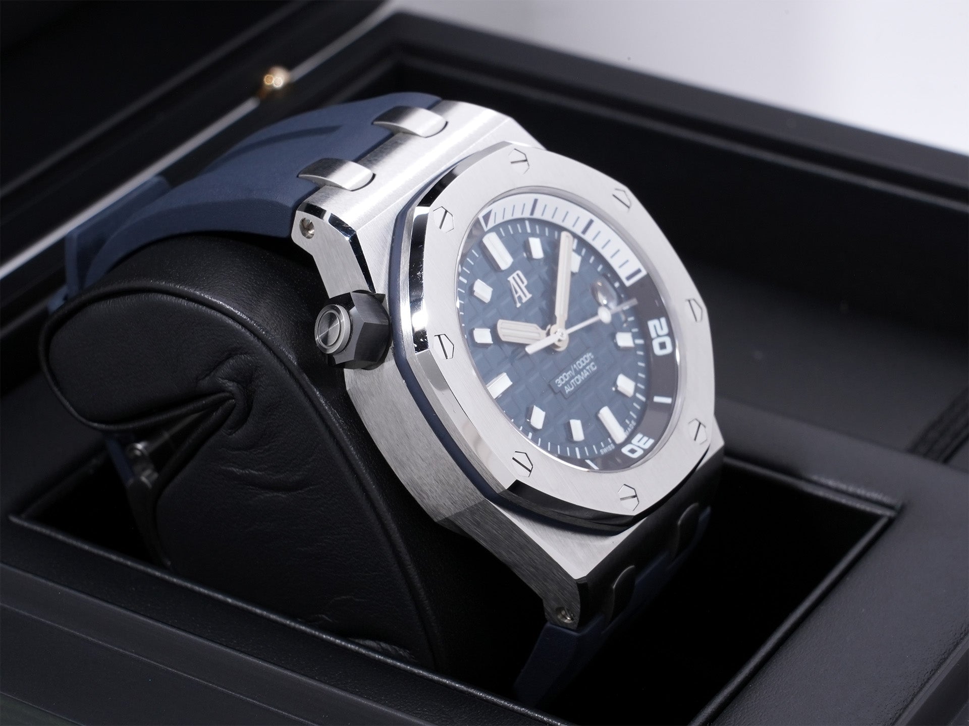Audemars Piguet Royal Oak Offshore Diver Ref. 15720ST.OO.A027CA.01 SS Blue Dial Pre-owned (Used) gcxt74b8