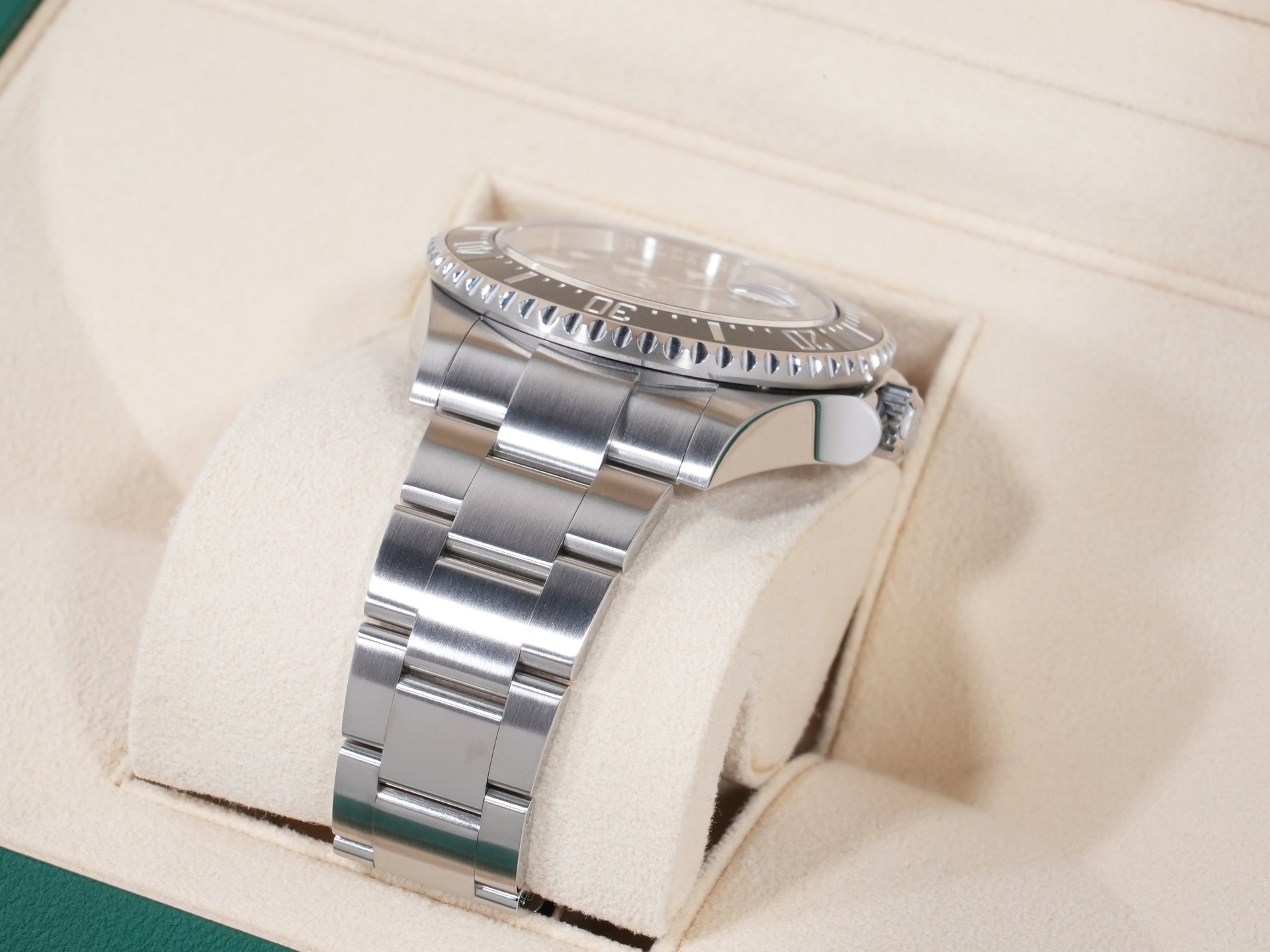 ロレックス シードゥエラー Ref.126600 SS ブラック文字盤 美中古 tdvxuto4