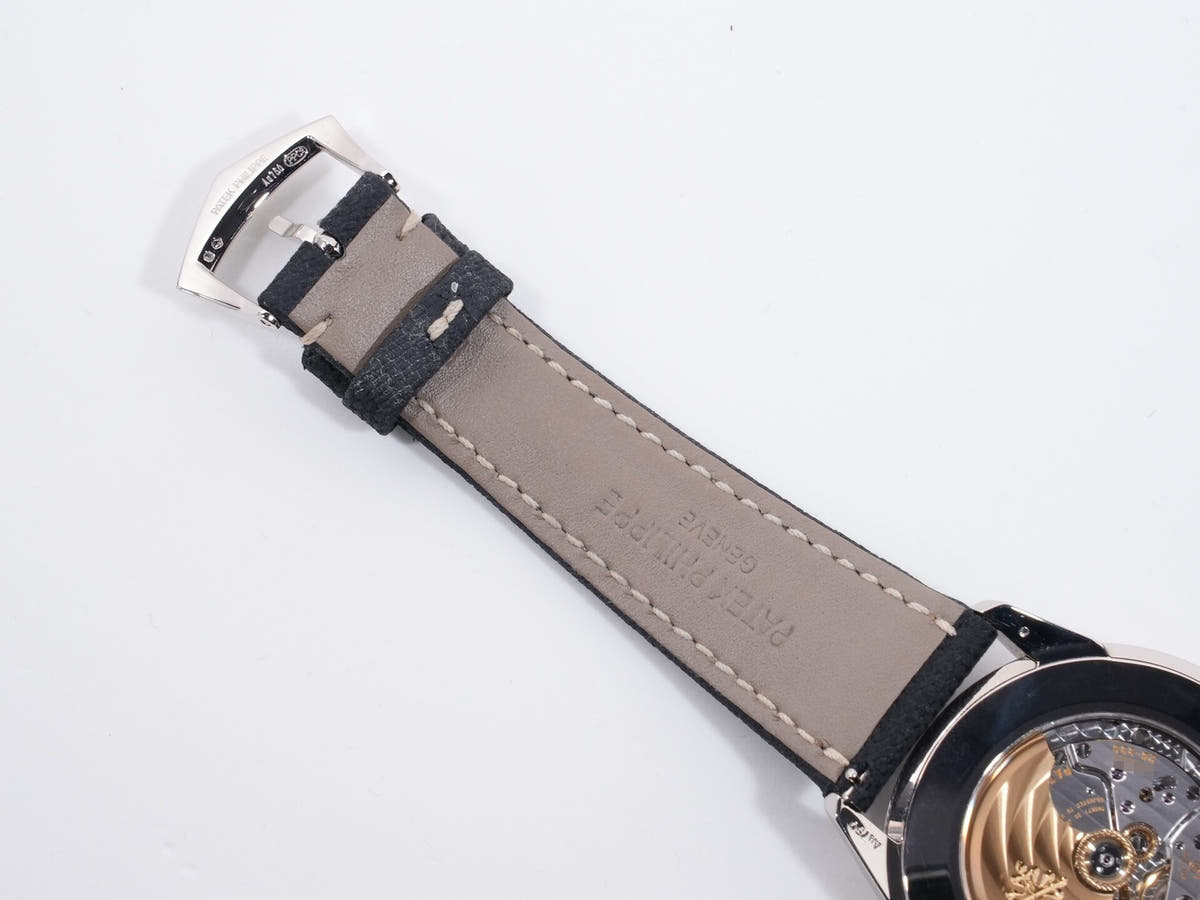 パテックフィリップ カラトラバ Ref.5226G-001 18KWG ブラックグラデーションのテクスチャード ラック アントラサイト文字盤 中古 j74pe8fy