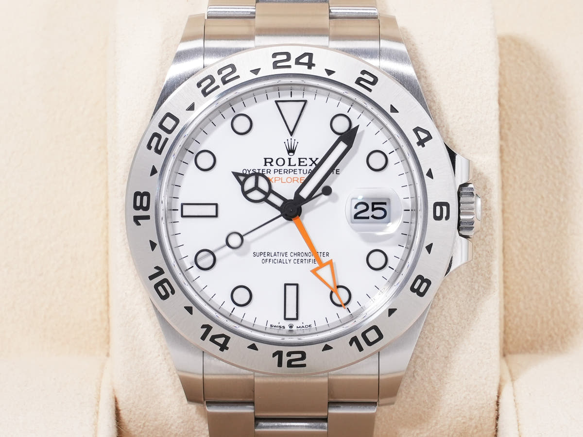 Rolex Explorer II Ref. 226570 SS White Dial, Pre-owned  (gkhk7ha7 appears to be an internal reference number and not part of the product description)