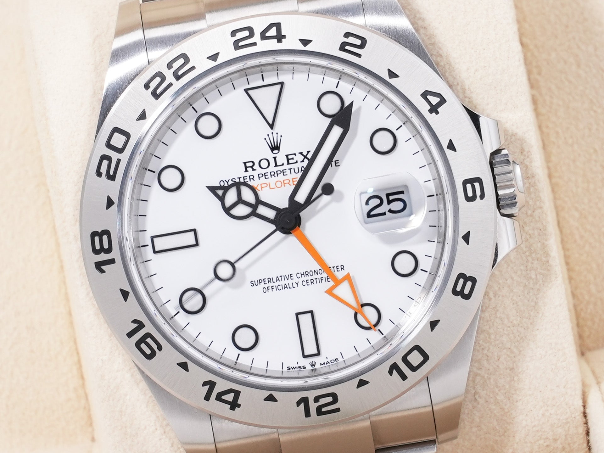 Rolex Explorer II Ref. 226570 SS White Dial, Pre-owned  (gkhk7ha7 appears to be an internal reference number and not part of the product description)
