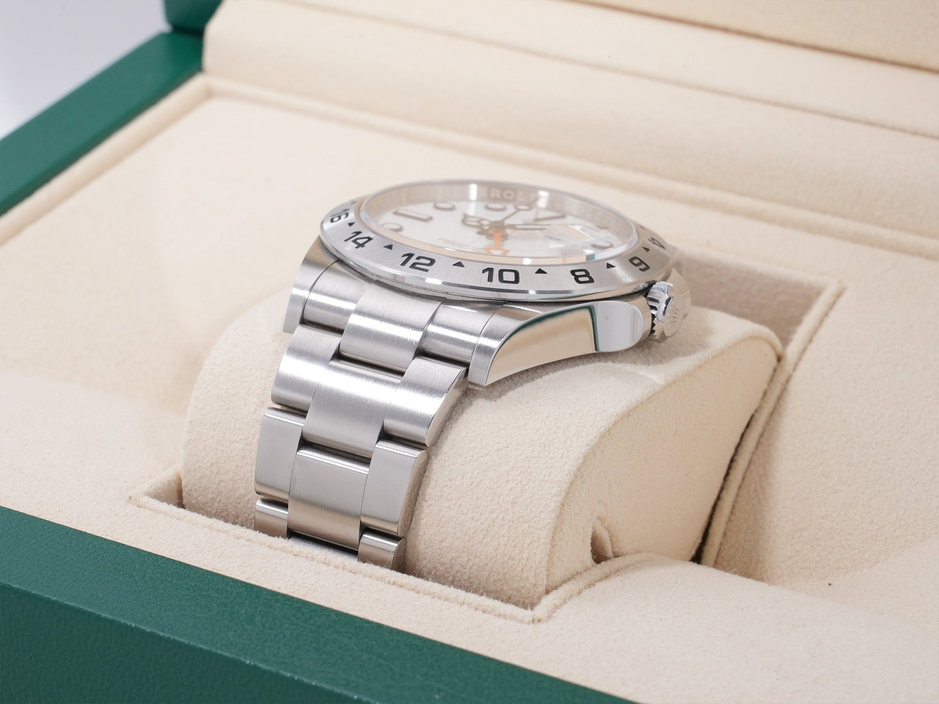 Rolex Explorer II Ref. 226570 SS White Dial, Pre-owned  (gkhk7ha7 appears to be an internal reference number and not part of the product description)