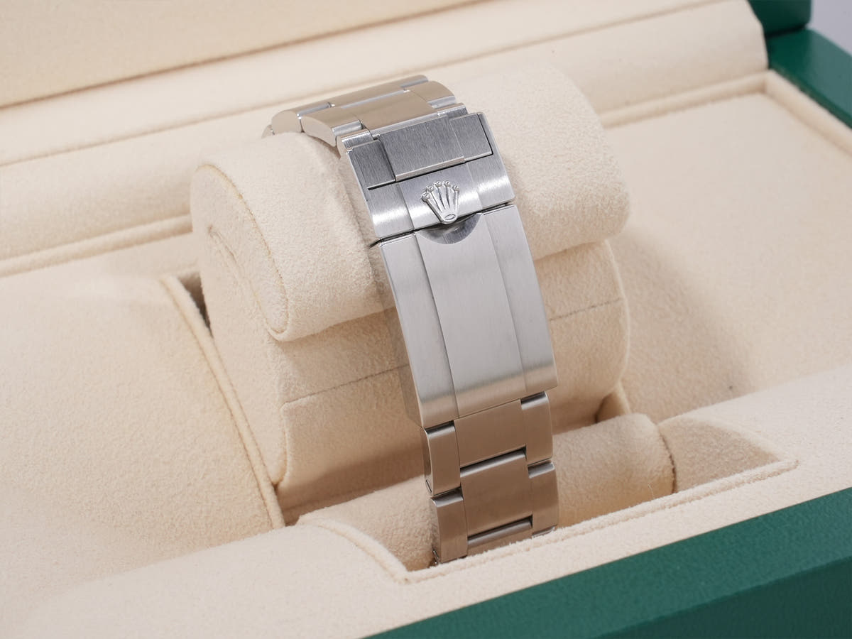 Rolex Explorer II Ref. 226570 SS White Dial, Pre-owned  (gkhk7ha7 appears to be an internal reference number and not part of the product description)