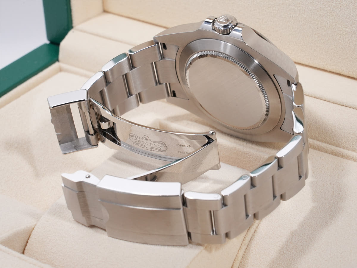 Rolex Explorer II Ref. 226570 SS White Dial, Pre-owned  (gkhk7ha7 appears to be an internal reference number and not part of the product description)