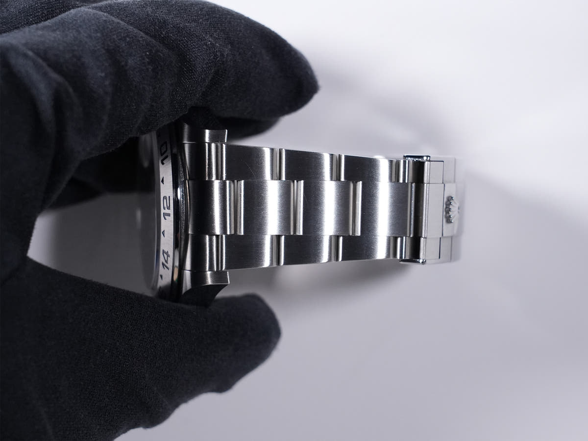 Rolex Explorer II Ref. 226570 SS White Dial, Pre-owned  (gkhk7ha7 appears to be an internal reference number and not part of the product description)