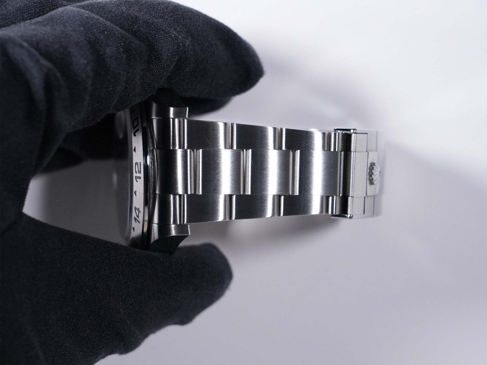 Rolex Explorer II Ref. 226570 SS White Dial, Pre-owned  (gkhk7ha7 appears to be an internal reference number and not part of the product description)