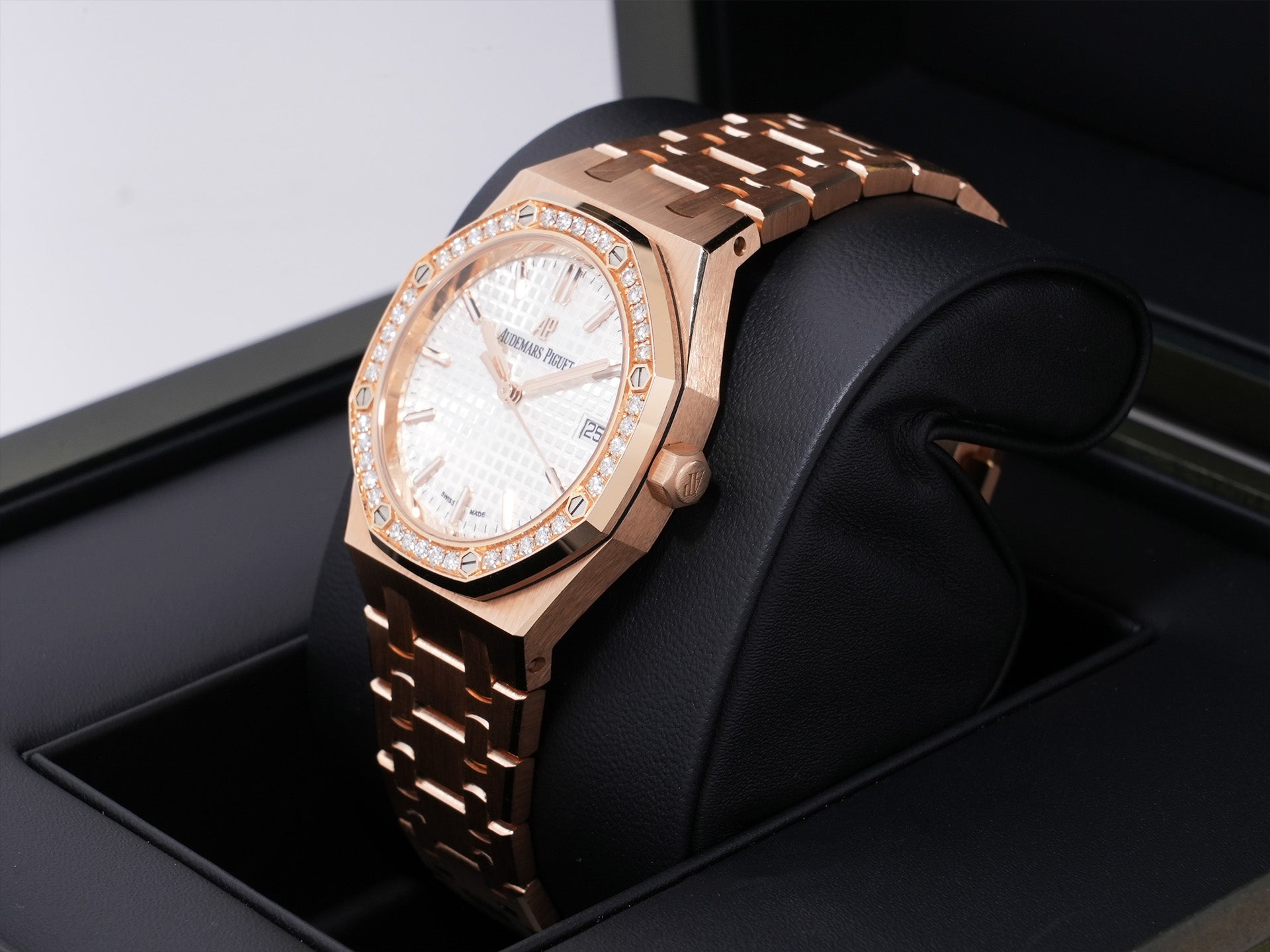 Audemars Piguet Royal Oak Ref. 77351OR.ZZ.1261OR.01 18K Pink Gold, Silver Dial, Pre-owned (yiukzt3i appears to be an internal reference number and not part of the product description)