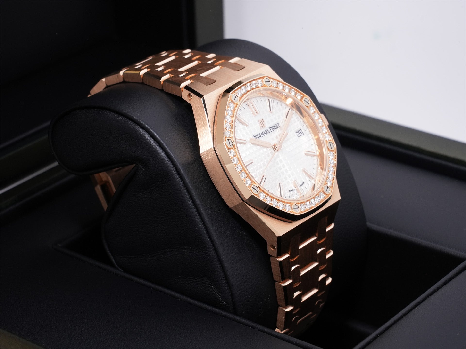 Audemars Piguet Royal Oak Ref. 77351OR.ZZ.1261OR.01 18K Pink Gold, Silver Dial, Pre-owned (yiukzt3i appears to be an internal reference number and not part of the product description)