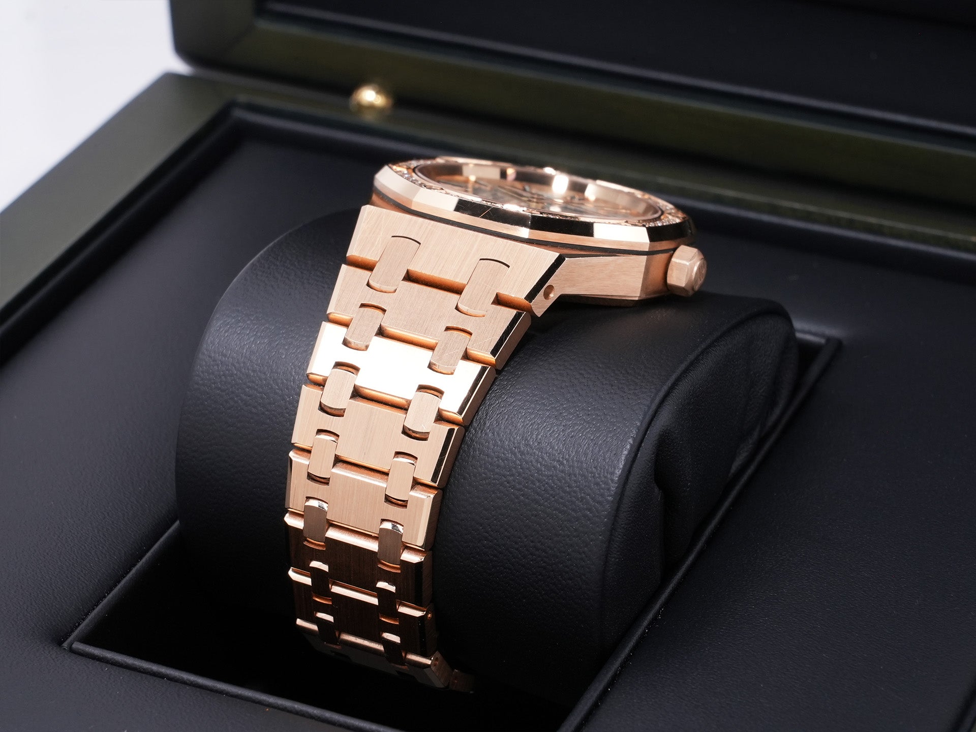 Audemars Piguet Royal Oak Ref. 77351OR.ZZ.1261OR.01 18K Pink Gold, Silver Dial, Pre-owned (yiukzt3i appears to be an internal reference number and not part of the product description)