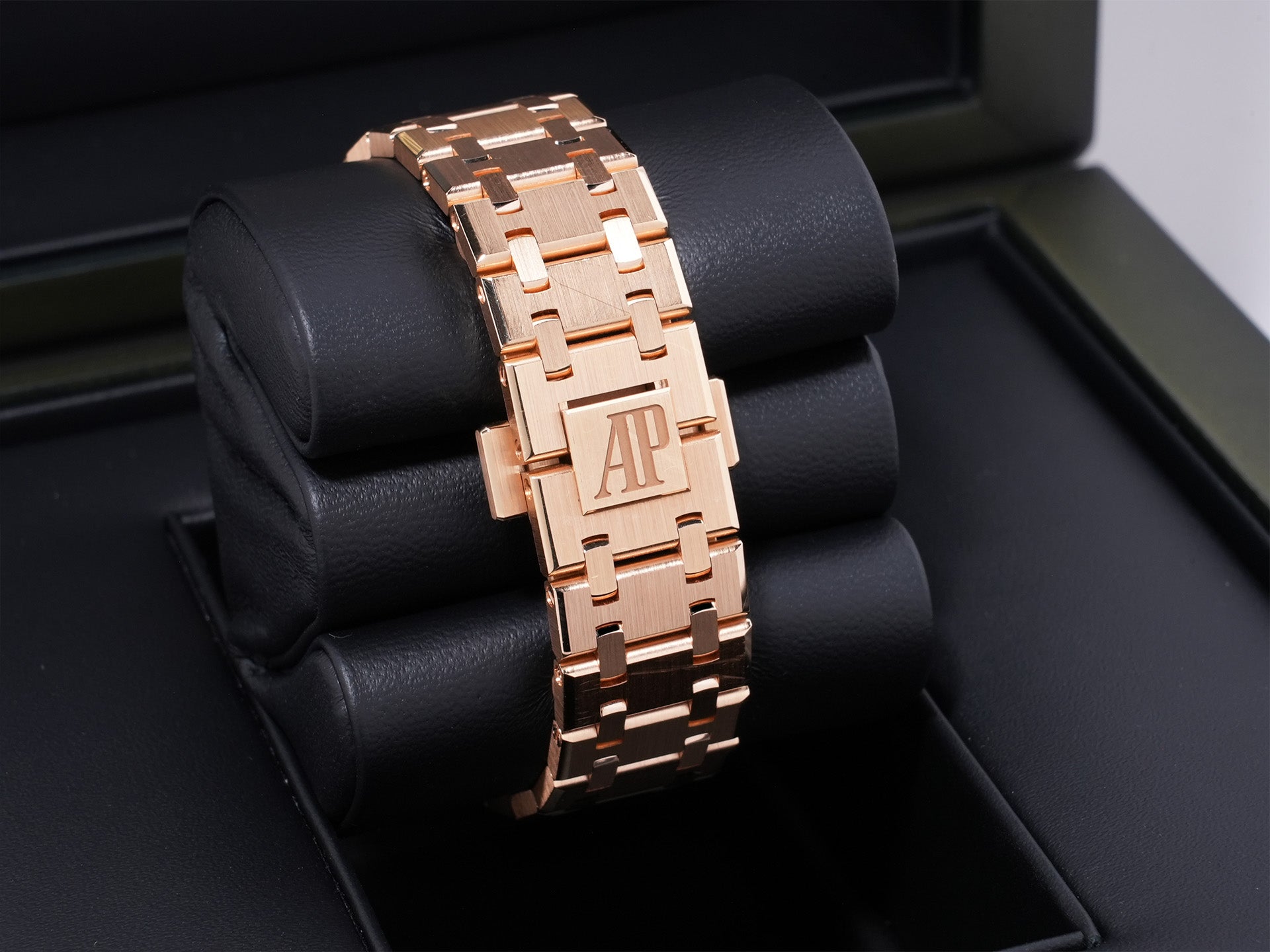 Audemars Piguet Royal Oak Ref. 77351OR.ZZ.1261OR.01 18K Pink Gold, Silver Dial, Pre-owned (yiukzt3i appears to be an internal reference number and not part of the product description)