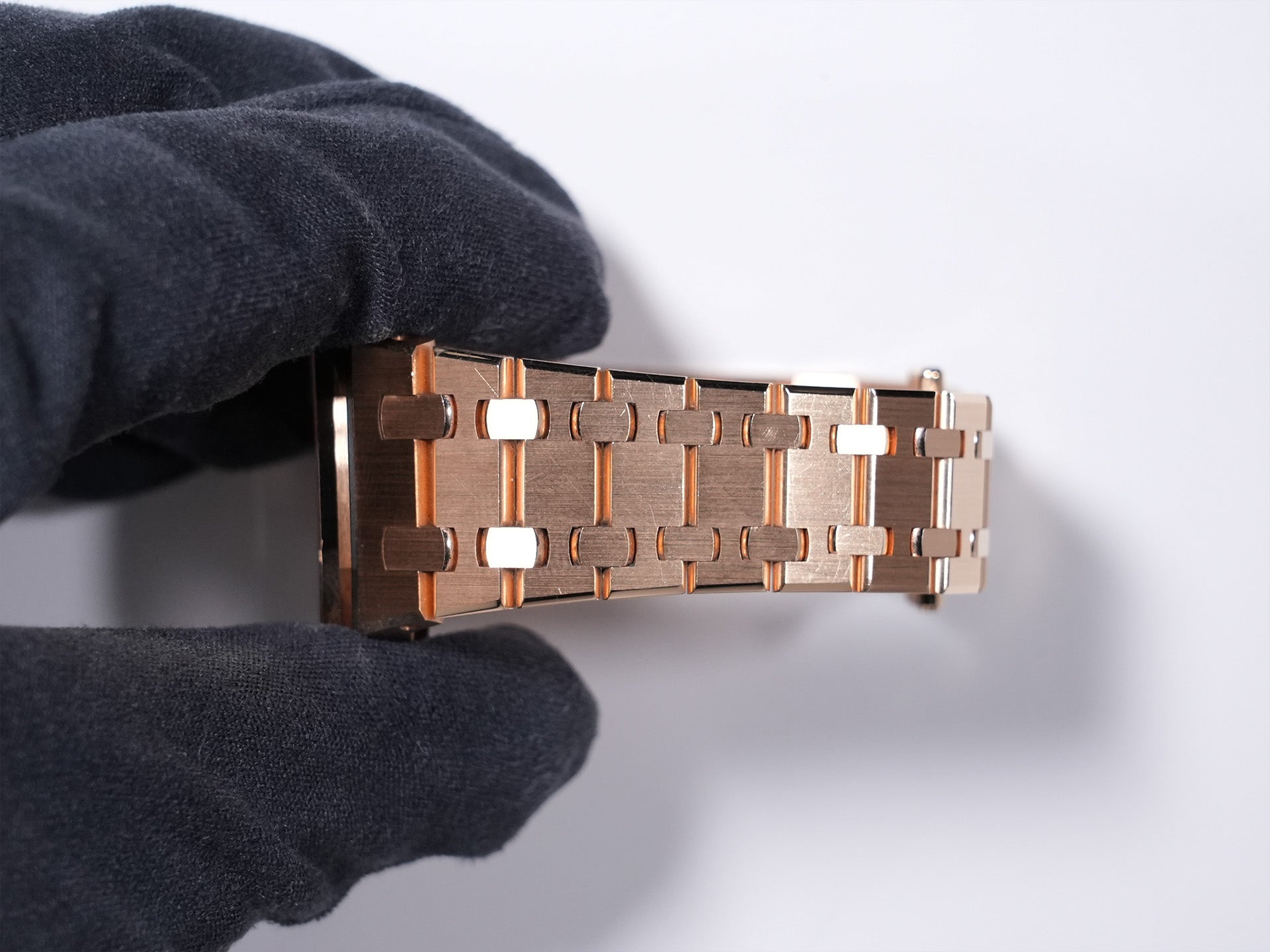 Audemars Piguet Royal Oak Ref. 77351OR.ZZ.1261OR.01 18K Pink Gold, Silver Dial, Pre-owned (yiukzt3i appears to be an internal reference number and not part of the product description)