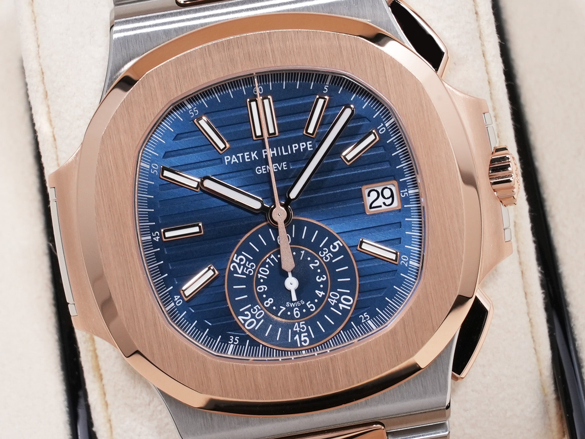 Patek Philippe Nautilus Chronograph Ref. 5980/1AR-001 SS/RG Blue Dial, Excellent Condition qjd9b6ft