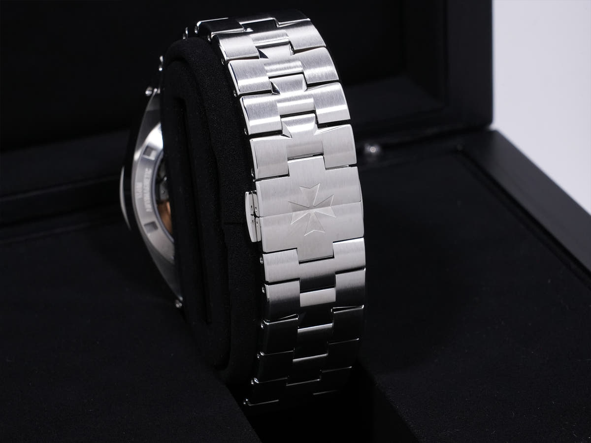 ヴァシュロンコンスタンタン オーヴァーシーズ Ref.4500V/110A-B126 SS シルバー文字盤 未使用 9e77ddjn