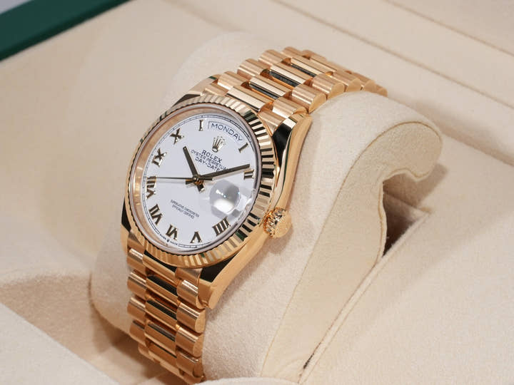 Rolex Day-Date 36 Ref. 128238 Yellow Gold White Roman Dial Pre-owned 9prykerz