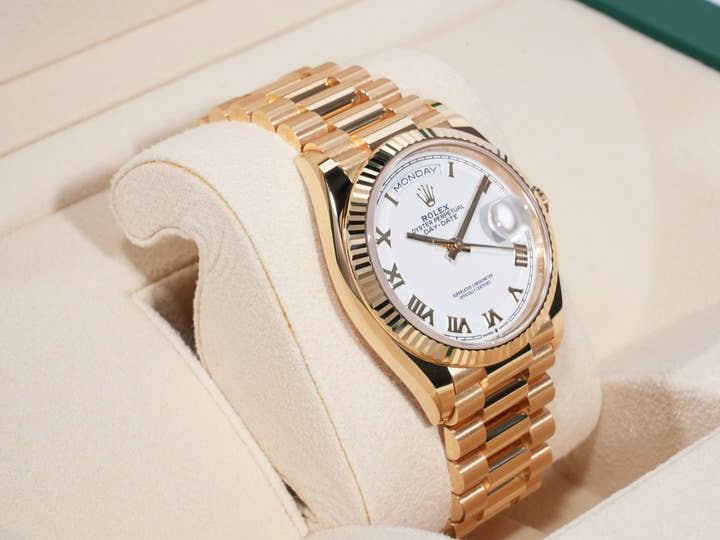 Rolex Day-Date 36 Ref. 128238 Yellow Gold White Roman Dial Pre-owned 9prykerz