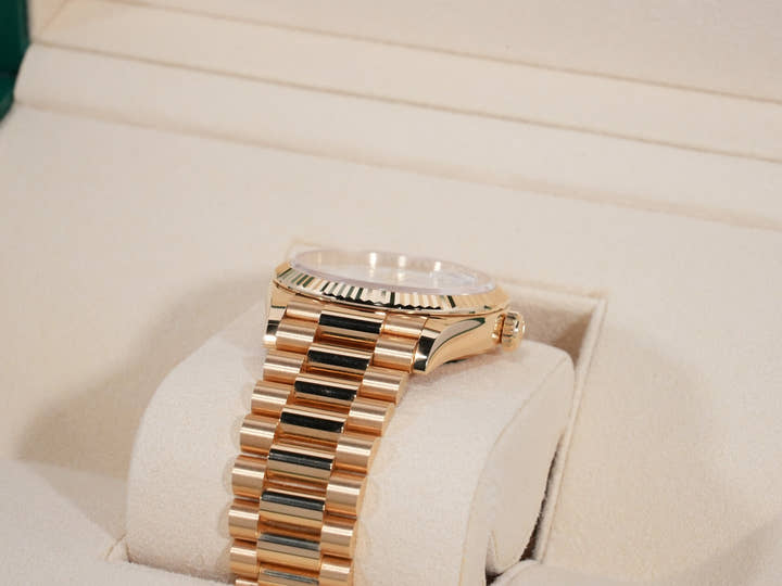 Rolex Day-Date 36 Ref. 128238 Yellow Gold White Roman Dial Pre-owned 9prykerz