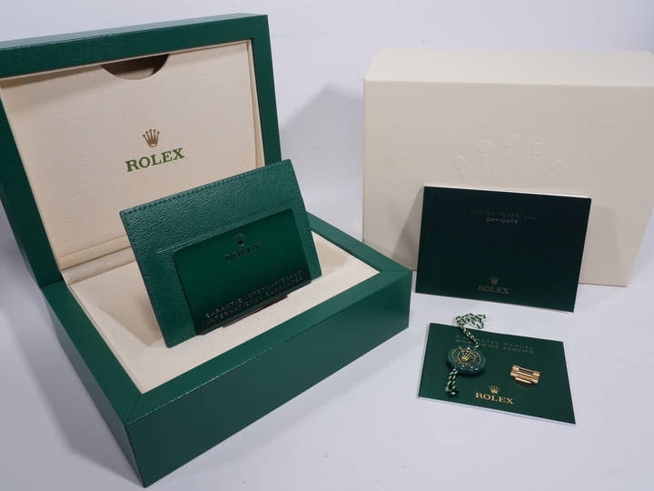 Rolex Day-Date 36 Ref. 128238 Yellow Gold White Roman Dial Pre-owned 9prykerz