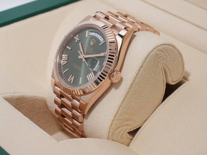 Rolex Day-Date 40 Ref. 228235 Everose Gold Olive Green Dial