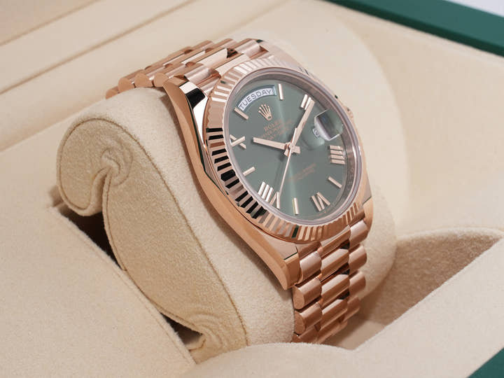 Rolex Day-Date 40 Ref. 228235 Everose Gold Olive Green Dial