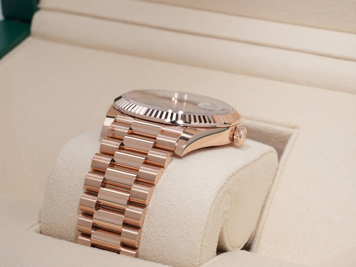 Rolex Day-Date 40 Ref. 228235 Everose Gold Olive Green Dial