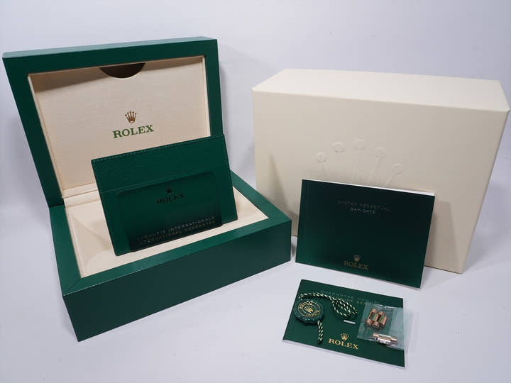 Rolex Day-Date 40 Ref. 228235 Everose Gold Olive Green Dial