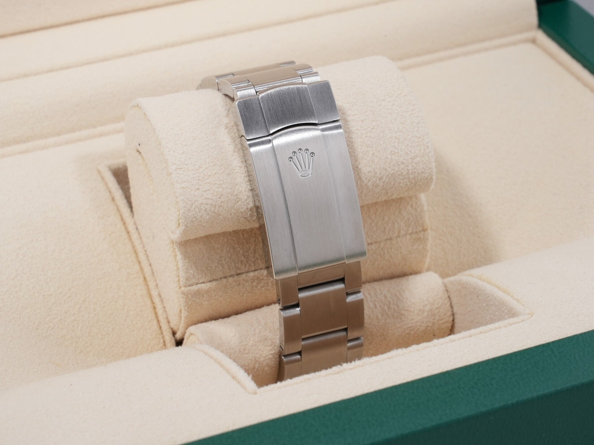ロレックス オイスターパーペチュアル36 Ref.126000 SS ブラック文字盤 未使用 beu9rpyn
