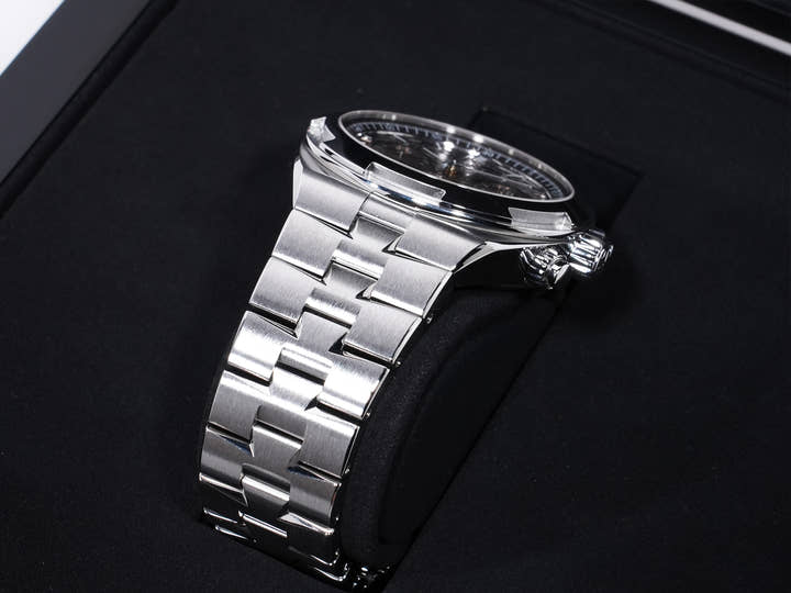 ヴァシュロンコンスタンタン オーヴァーシーズ クロノグラフ Ref.5500V/110A-B147 SS ブラウン文字盤 美品 7xvmjq67