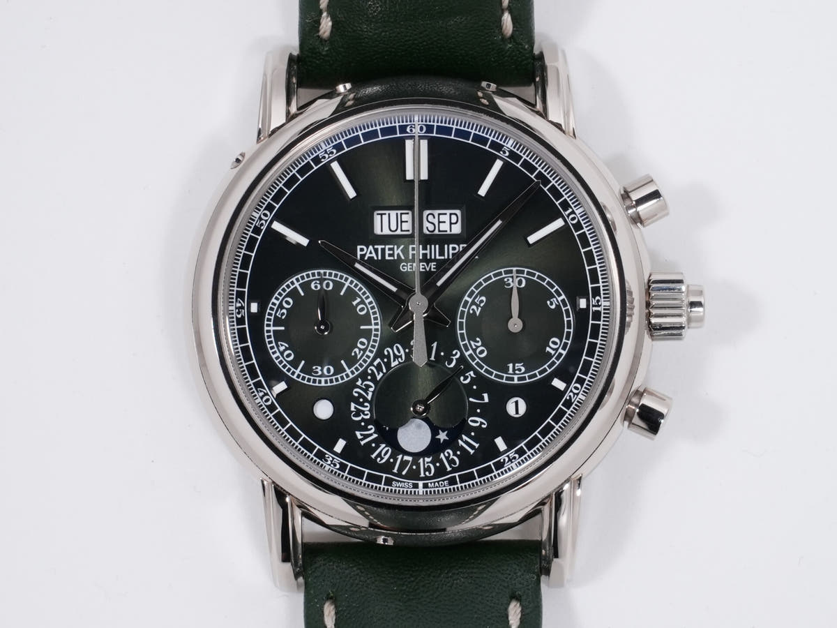 Patek Philippe Perpetual Calendar Split-Second Chronograph Ref. 5204G-001, 18K White Gold, Olive Green Sunburst Dial, Pre-owned (Beautiful Condition)  i9oanzws
