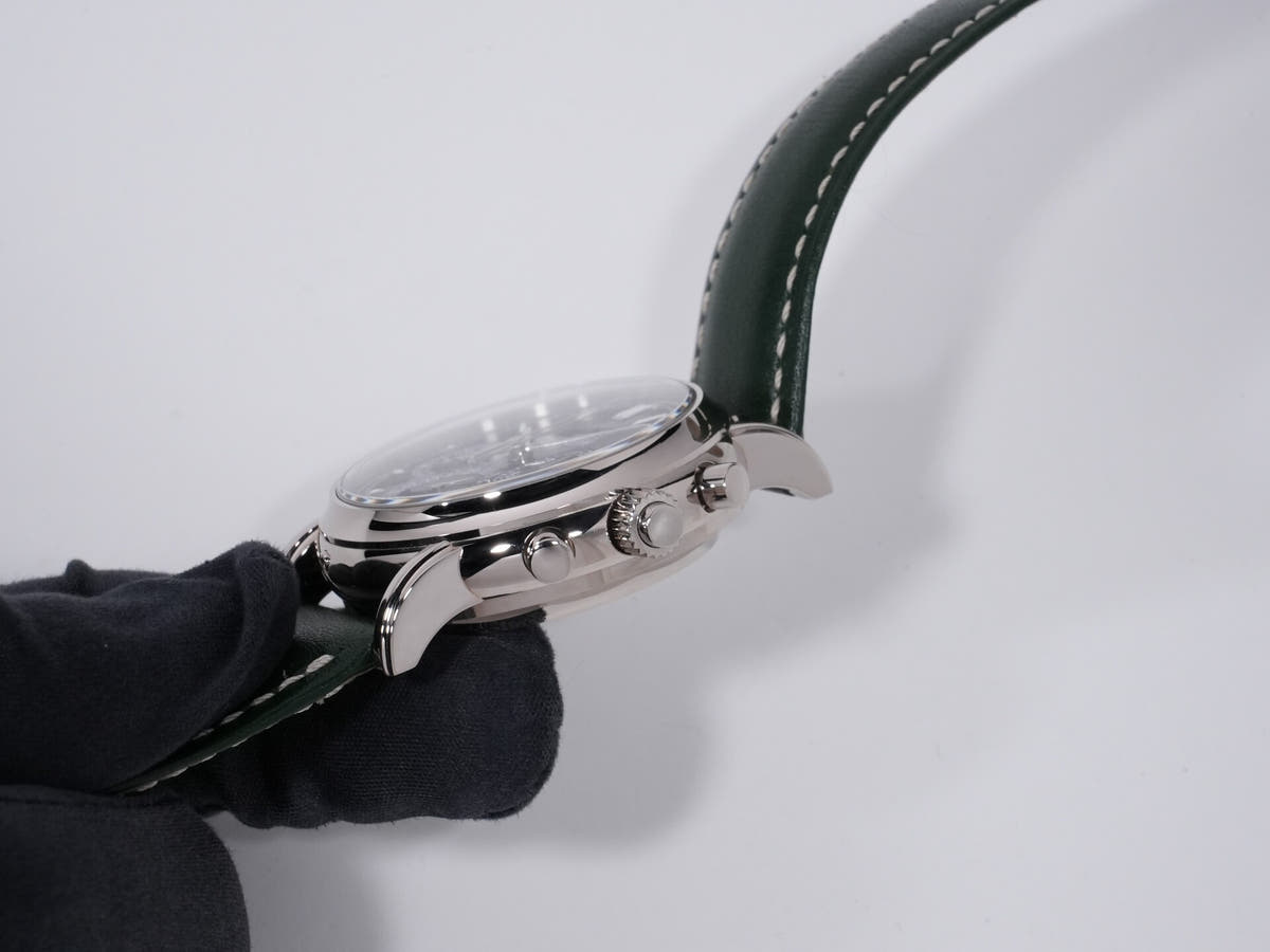 Patek Philippe Perpetual Calendar Split-Second Chronograph Ref. 5204G-001, 18K White Gold, Olive Green Sunburst Dial, Pre-owned (Beautiful Condition)  i9oanzws