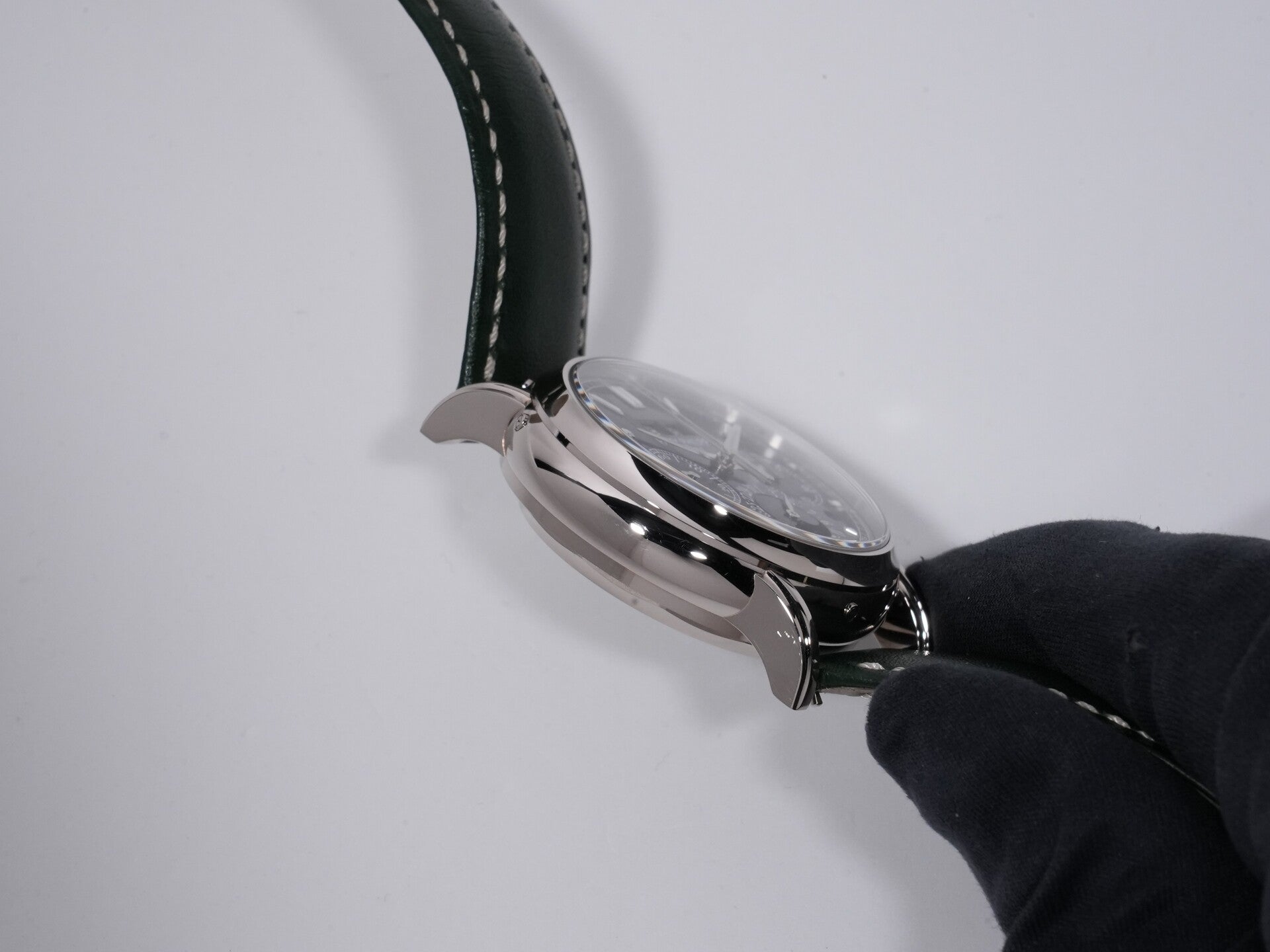 Patek Philippe Perpetual Calendar Split-Second Chronograph Ref. 5204G-001, 18K White Gold, Olive Green Sunburst Dial, Pre-owned (Beautiful Condition)  i9oanzws