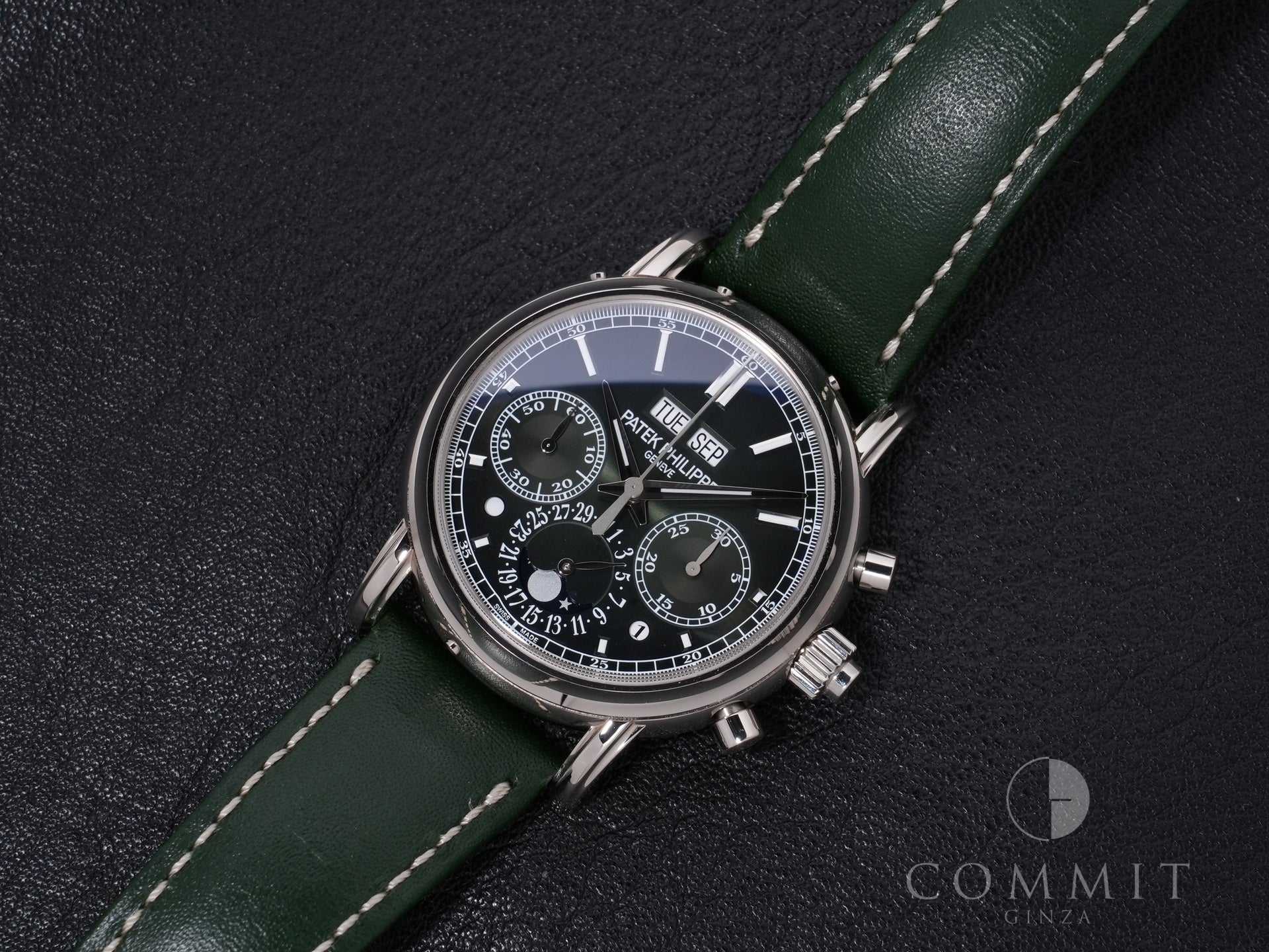 Patek Philippe Perpetual Calendar Split-Second Chronograph Ref. 5204G-001, 18K White Gold, Olive Green Sunburst Dial, Pre-owned (Beautiful Condition)  i9oanzws