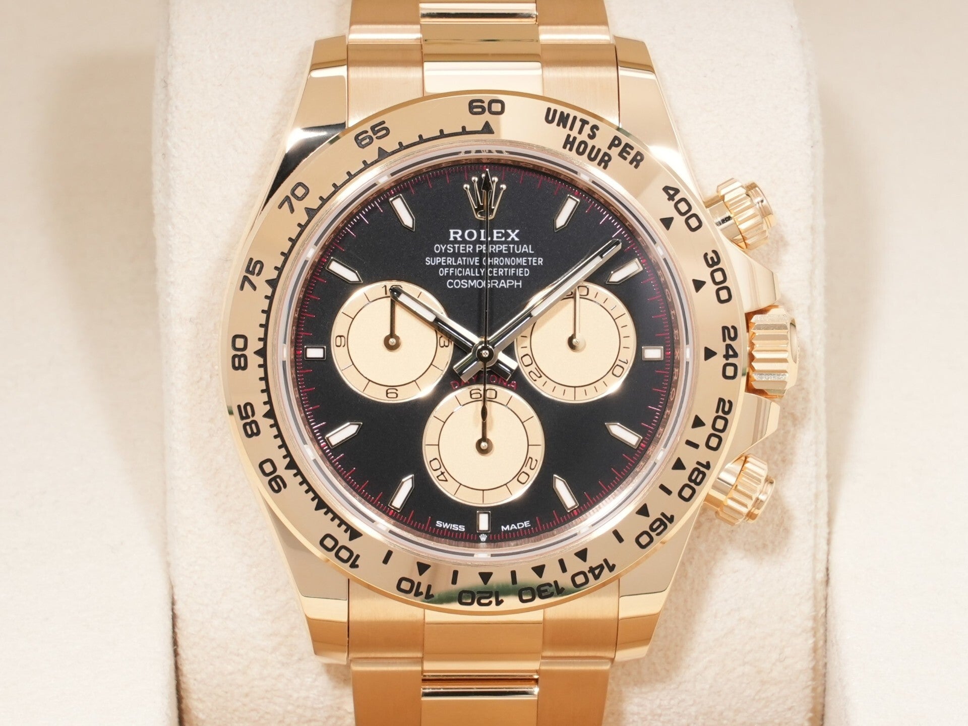 Rolex Daytona Ref. 126508, 18KYG, black x champagne dial, unused.  (b6ovkw5s appears to be an internal reference number and not part of the product description)