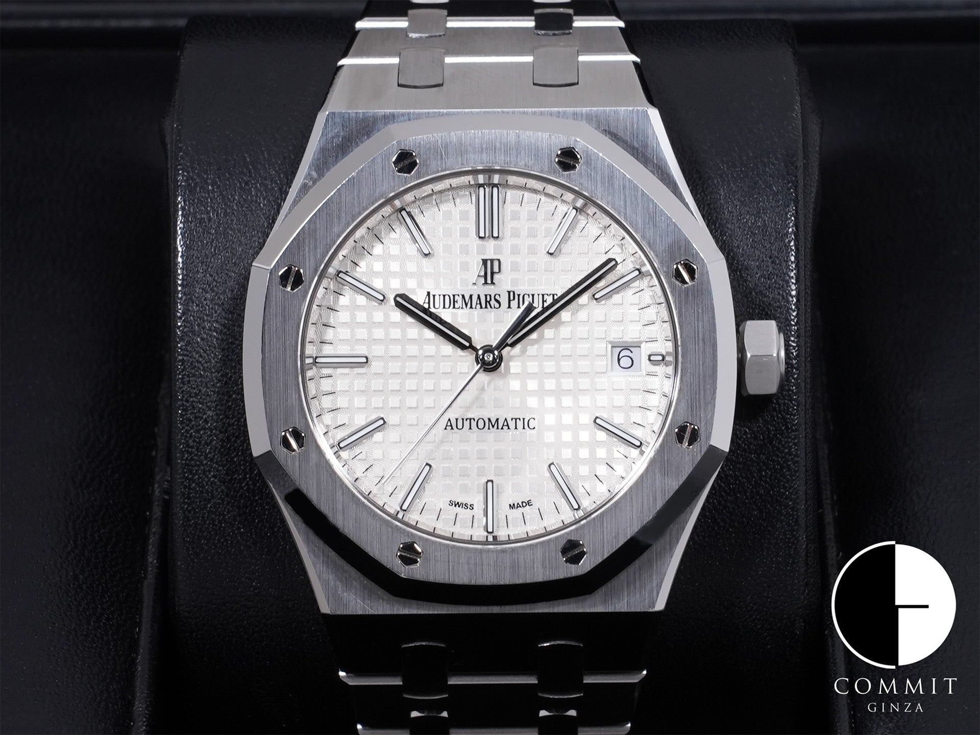 Audemars Piguet Royal Oak Ref. 15450ST.OO.1256ST.01, stainless steel, silver dial, pre-owned.  (gtturz5s appears to be an internal reference number and not part of the product description)