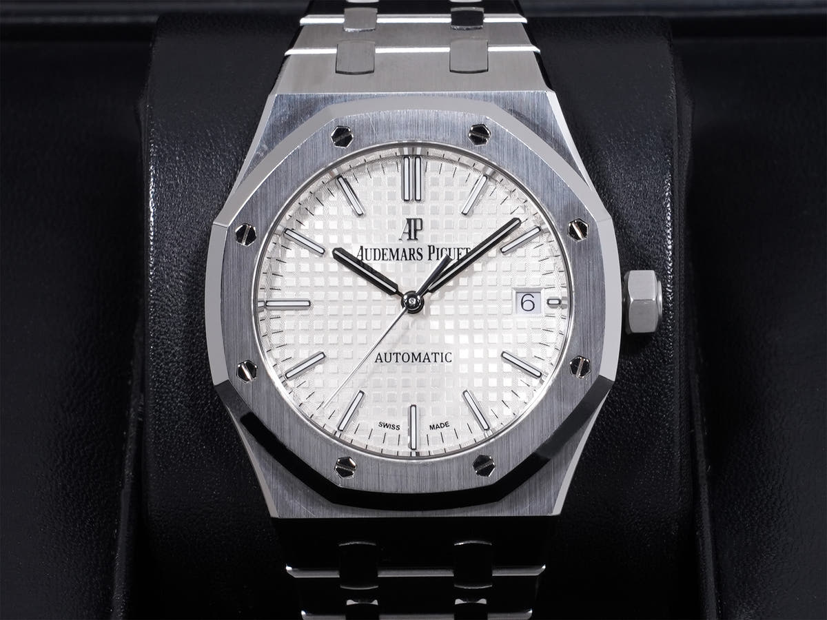 Audemars Piguet Royal Oak Ref. 15450ST.OO.1256ST.01, stainless steel, silver dial, pre-owned.  (gtturz5s appears to be an internal reference number and not part of the product description)