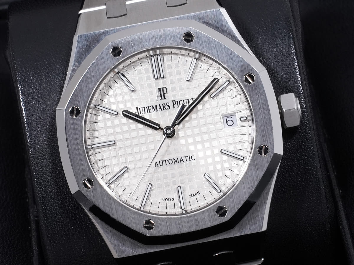 Audemars Piguet Royal Oak Ref. 15450ST.OO.1256ST.01, stainless steel, silver dial, pre-owned.  (gtturz5s appears to be an internal reference number and not part of the product description)