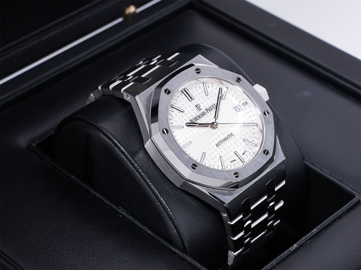 Audemars Piguet Royal Oak Ref. 15450ST.OO.1256ST.01, stainless steel, silver dial, pre-owned.  (gtturz5s appears to be an internal reference number and not part of the product description)