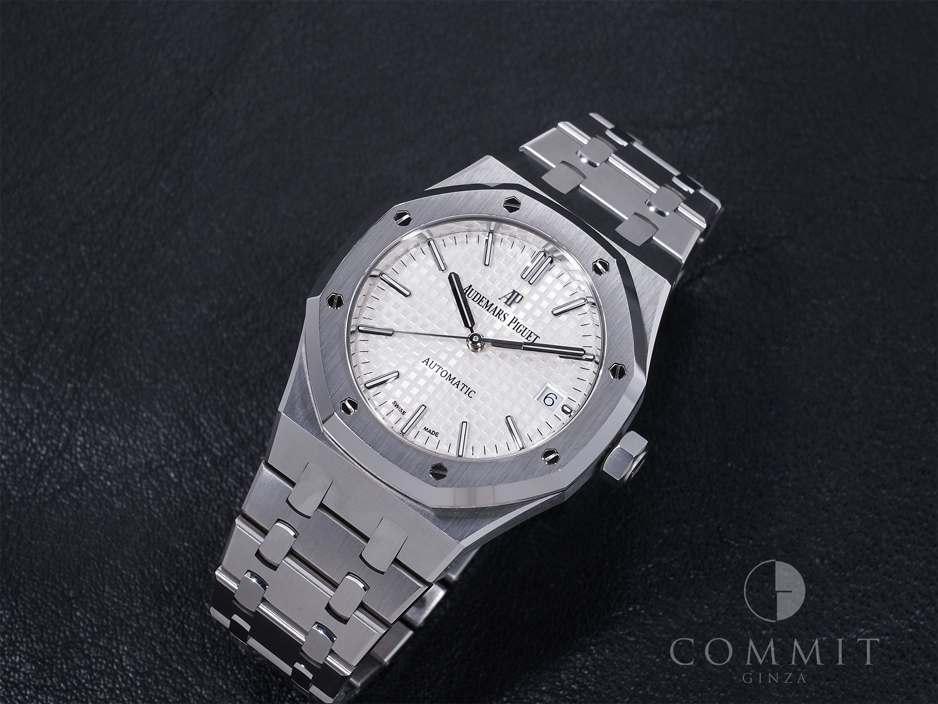 Audemars Piguet Royal Oak Ref. 15450ST.OO.1256ST.01, stainless steel, silver dial, pre-owned.  (gtturz5s appears to be an internal reference number and not part of the product description)