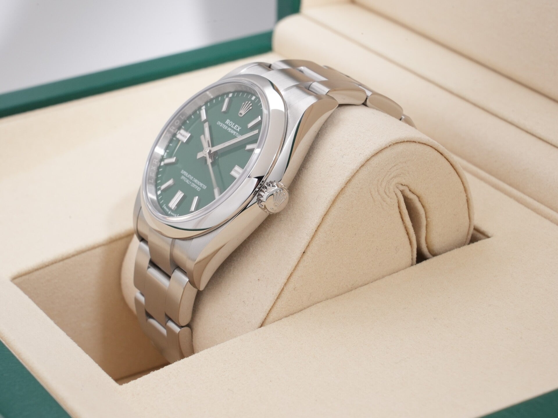 Rolex Oyster Perpetual 36 Ref. 126000 SS Green Dial, Unused  (yshn9w59)