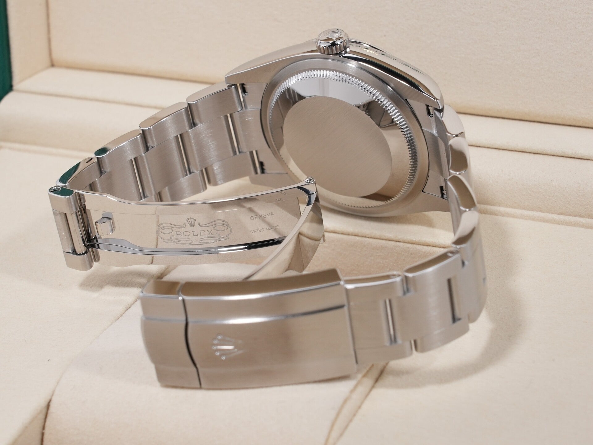 Rolex Oyster Perpetual 36 Ref. 126000 SS Green Dial, Unused  (yshn9w59)