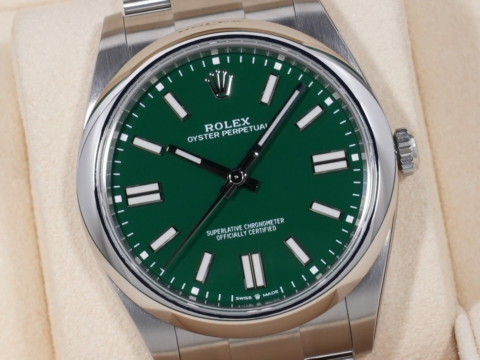 Rolex Oyster Perpetual 41 Ref. 124300 SS Green Dial, Unused  7zyv9so6