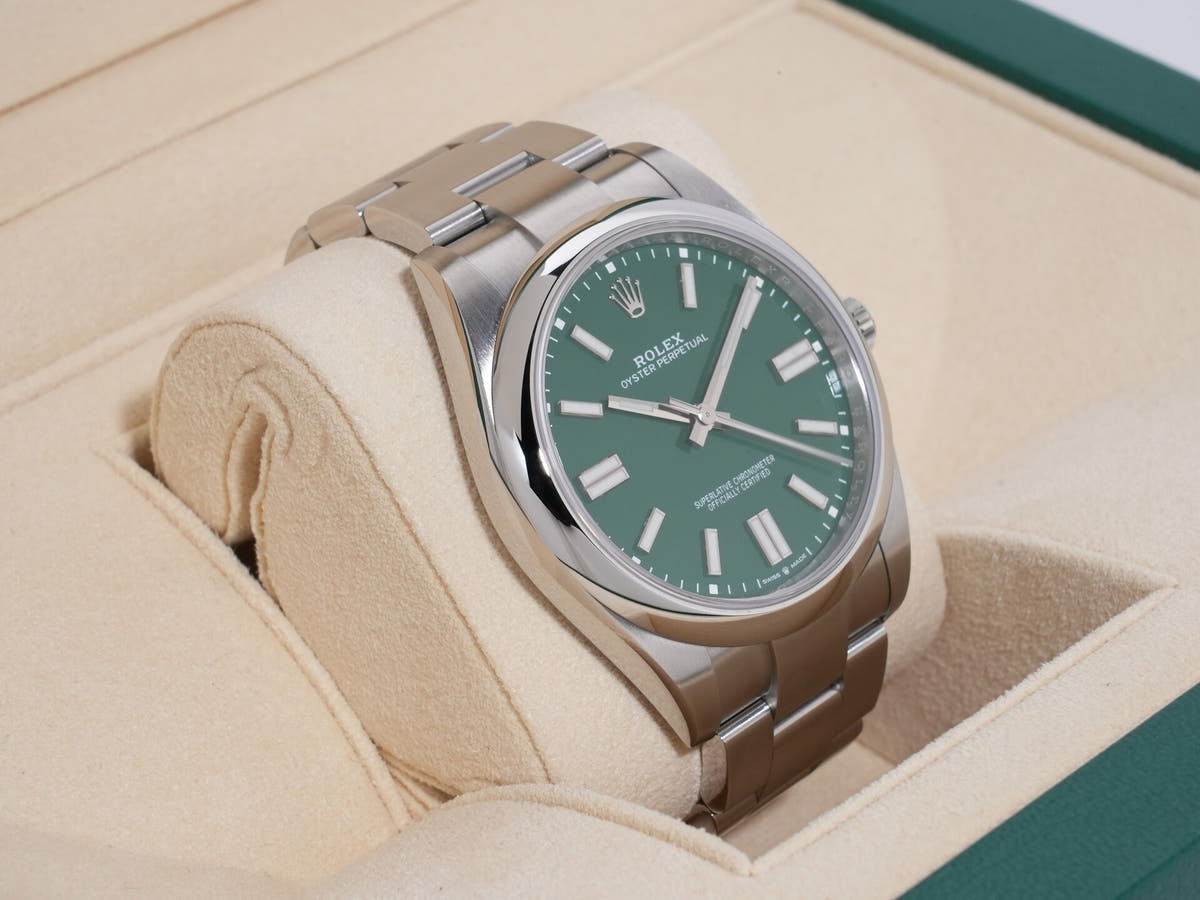 Rolex Oyster Perpetual 41 Ref. 124300 SS Green Dial, Unused  7zyv9so6