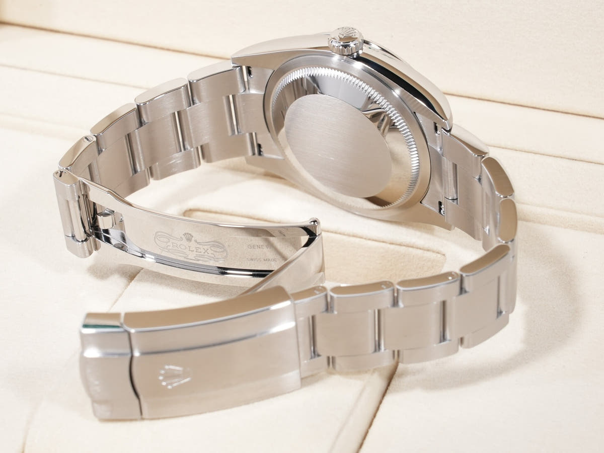 Rolex Oyster Perpetual 36 Ref. 126000 SS Mid-Blue Dial, Unused  (amqhyqga appears to be an internal reference number and not part of the product description)