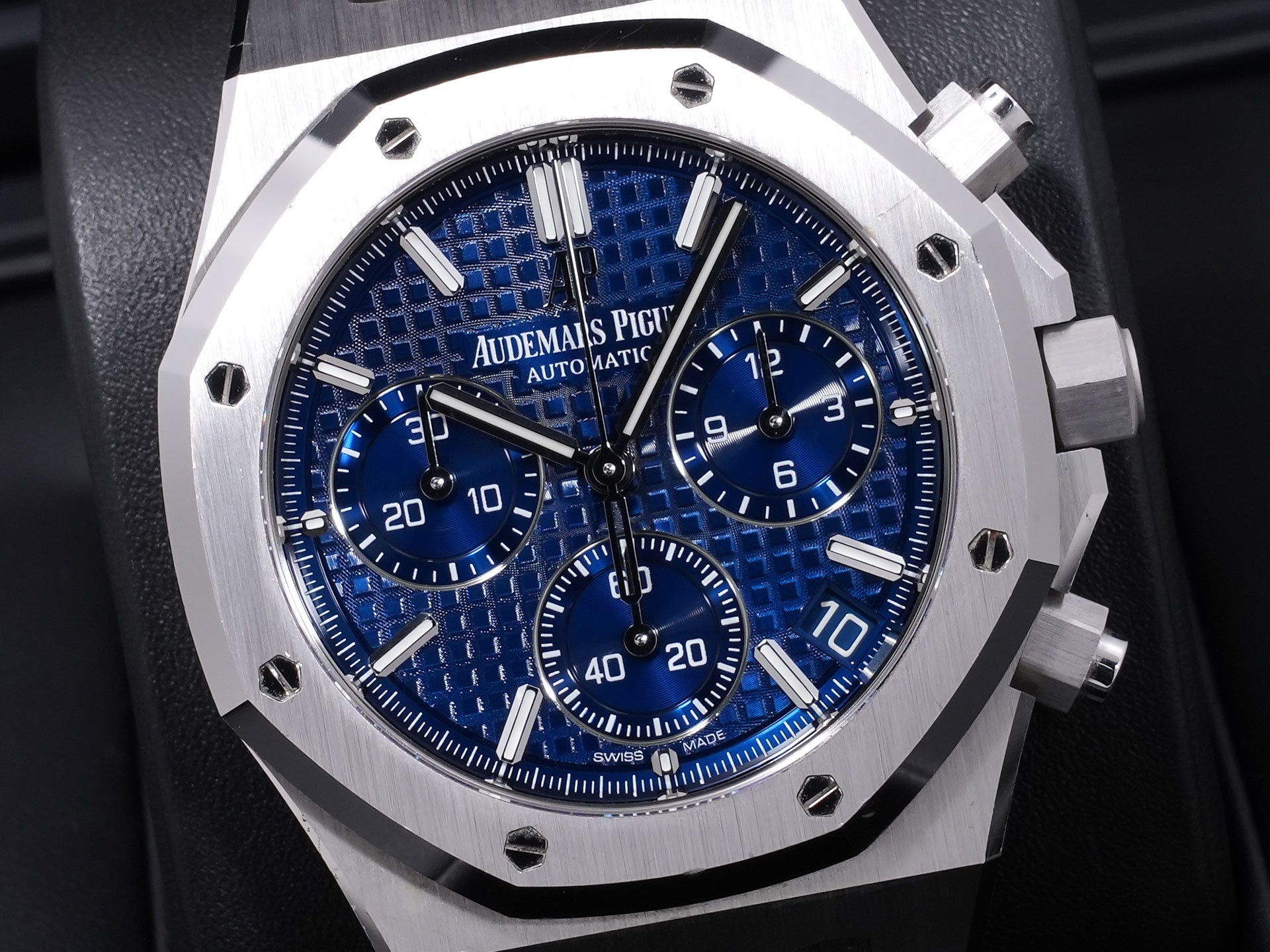 Audemars Piguet Royal Oak Chronograph Ref. 26239BC.OO.1220BC.01 18KWG Blue Dial, Pre-owned  5gheonf8
