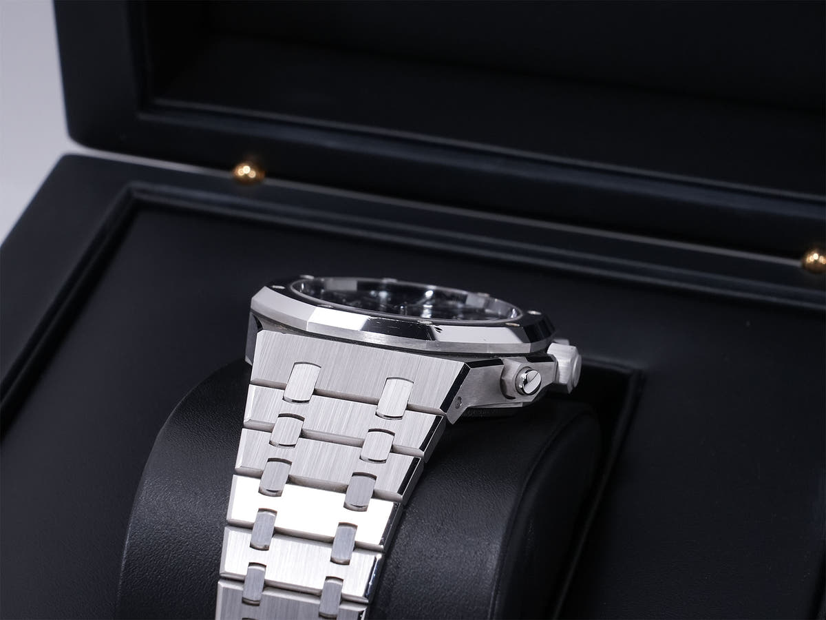 Audemars Piguet Royal Oak Chronograph Ref. 26239BC.OO.1220BC.01 18KWG Blue Dial, Pre-owned  5gheonf8