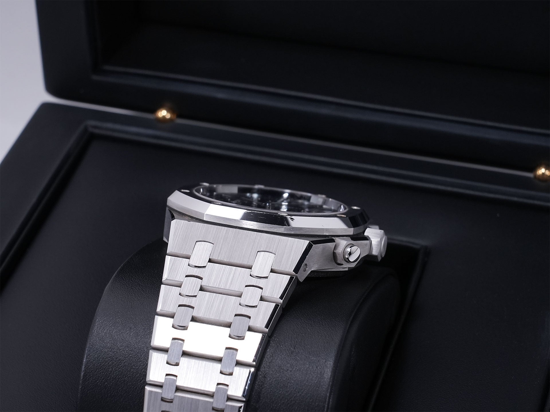 Audemars Piguet Royal Oak Chronograph Ref. 26239BC.OO.1220BC.01 18KWG Blue Dial, Pre-owned  5gheonf8