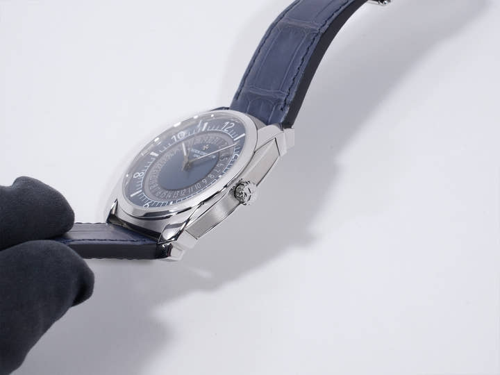 Vacheron Constantin Quai des Bergues Ref. 4500S/000A-B364 SS Blue Dial, Pre-owned, Excellent Condition  (2yuo2ok2 appears to be an internal reference number and is not translated)