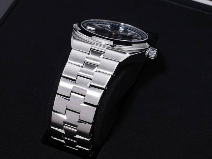 ヴァシュロンコンスタンタン オーヴァーシーズ Ref.4500V/110A-B128 SS ブルー文字盤 美品 vgu25myv