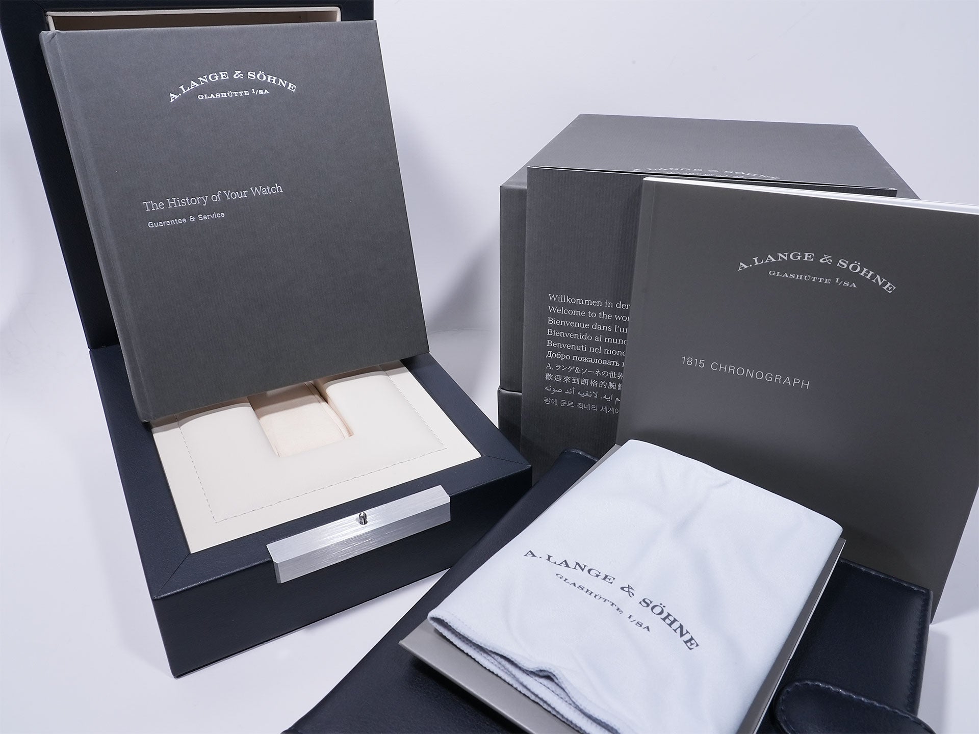 A. Lange &amp; Söhne 1815 Chronograph Ref. 414.032 18KPG, silver dial, pre-owned, good condition.  (7wd7qhuh appears to be an internal reference number and not part of the product description)