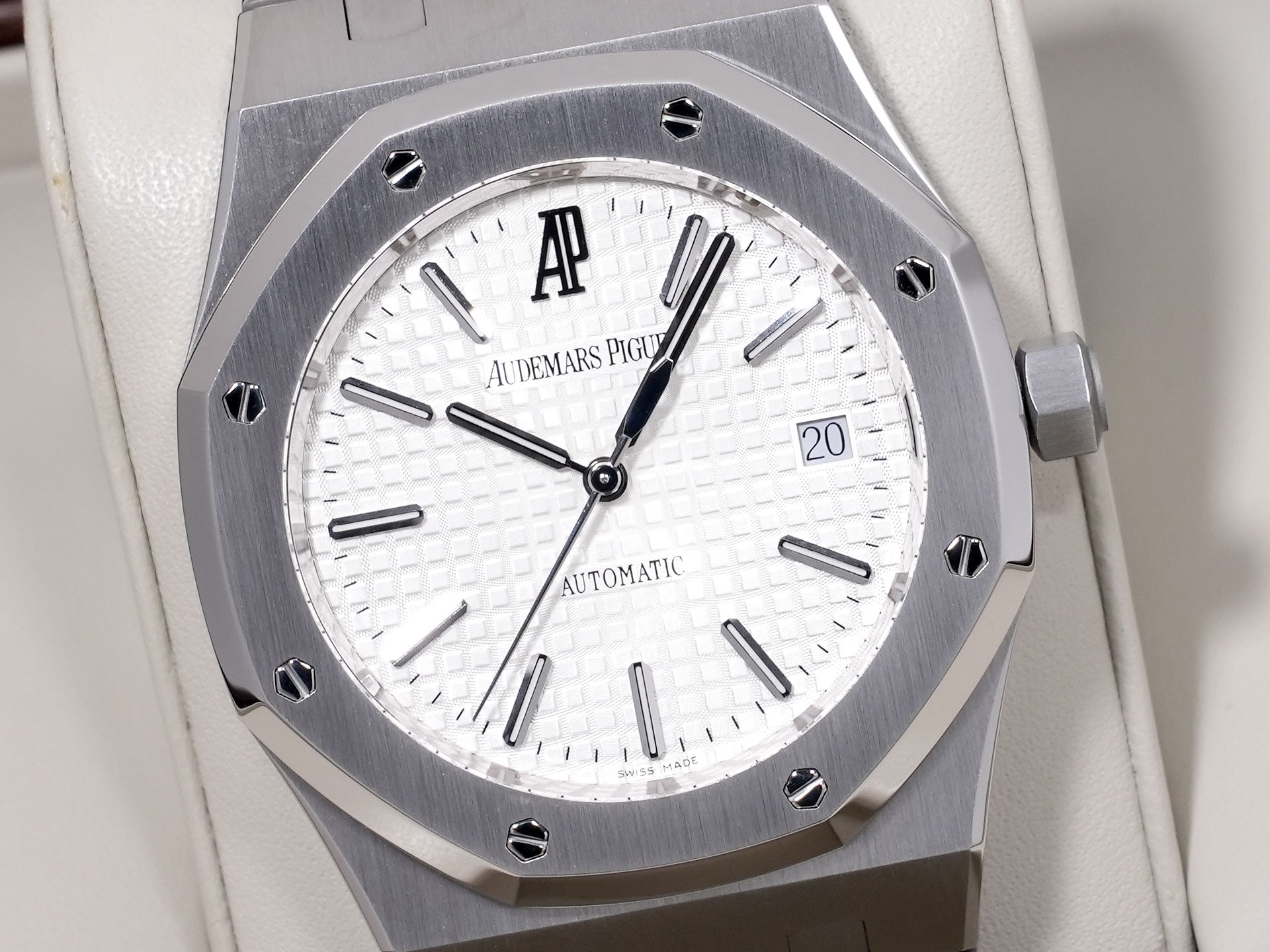 オーデマピゲ ロイヤルオーク Ref.15300ST.OO.1220ST.01 ステンレススチール シルバー文字盤 美品 y4ppd7p4
